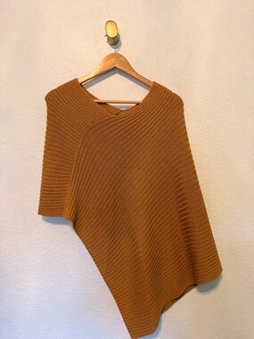 Perfect like new Peruvian Connection baby Alpaca capelet